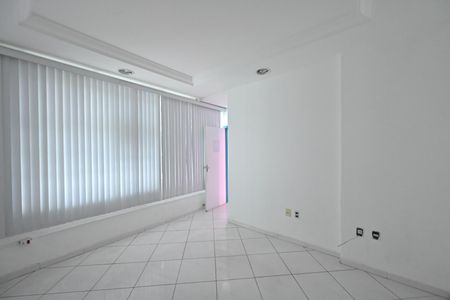 Casa para alugar com 215m², 4 quartos e 3 vagas Casa para alugar com 215m², 4 quartos e 3 vagasSala