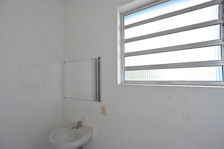 Casa para alugar com 215m², 4 quartos e 3 vagas Casa para alugar com 215m², 4 quartos e 3 vagasBanheiro Social 1