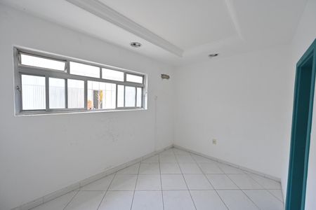 Casa para alugar com 215m², 4 quartos e 3 vagas Casa para alugar com 215m², 4 quartos e 3 vagasSuite