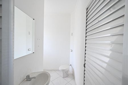 Casa para alugar com 215m², 4 quartos e 3 vagas Casa para alugar com 215m², 4 quartos e 3 vagasBanheiro Social 2