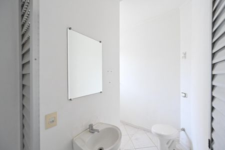 Casa para alugar com 215m², 4 quartos e 3 vagas Casa para alugar com 215m², 4 quartos e 3 vagasBanheiro Social 2