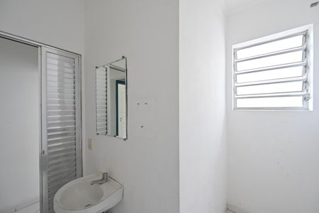 Casa para alugar com 215m², 4 quartos e 3 vagas Casa para alugar com 215m², 4 quartos e 3 vagasBanheiro Social 2