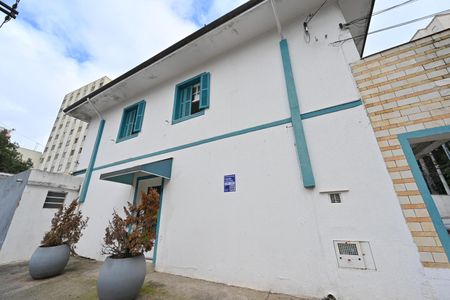 Casa para alugar com 215m², 4 quartos e 3 vagas Casa para alugar com 215m², 4 quartos e 3 vagasFachada