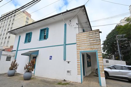 Casa para alugar com 215m², 4 quartos e 3 vagas Casa para alugar com 215m², 4 quartos e 3 vagasFachada