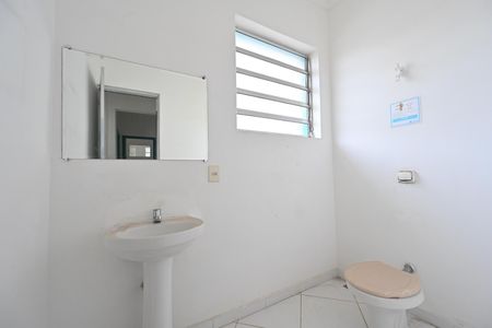 Casa para alugar com 215m², 4 quartos e 3 vagas Casa para alugar com 215m², 4 quartos e 3 vagasBanheiro Social 1
