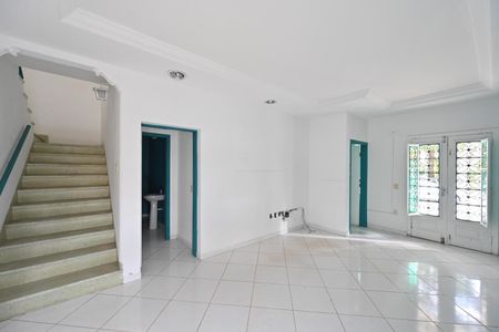 Casa para alugar com 215m², 4 quartos e 3 vagas Casa para alugar com 215m², 4 quartos e 3 vagasSala