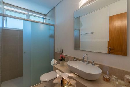 Casa à venda com 391m², 4 quartos e 4 vagas