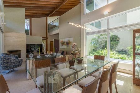 Casa à venda com 391m², 4 quartos e 4 vagas
