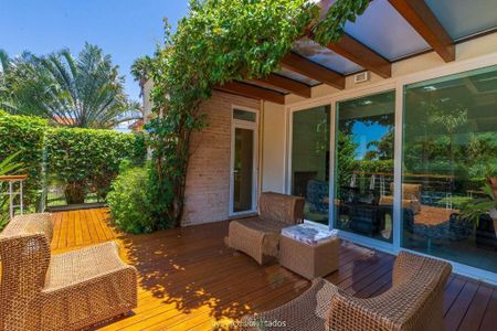 Casa à venda com 391m², 4 quartos e 4 vagas
