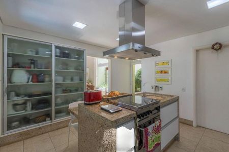 Casa à venda com 391m², 4 quartos e 4 vagas