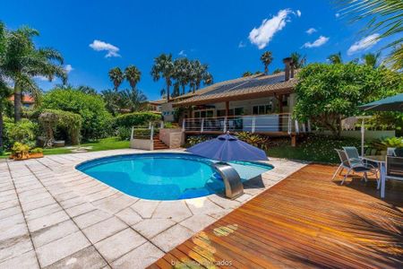Casa à venda com 391m², 4 quartos e 4 vagas