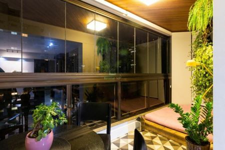 Apartamento à venda com 3 quartos, 200m² em Indianópolis, São Paulo