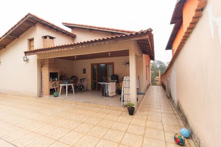 Casa à venda com 225m², 3 quartos e 5 vagas Casa à venda com 225m², 3 quartos e 5 vagasQuintal