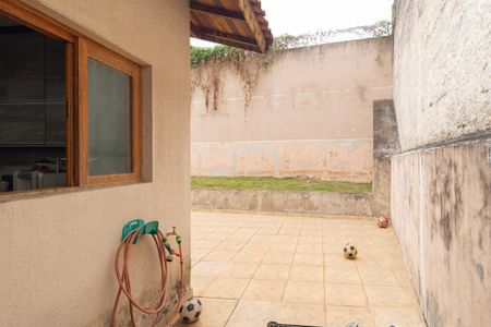 Casa à venda com 225m², 3 quartos e 5 vagas Casa à venda com 225m², 3 quartos e 5 vagasQuintal
