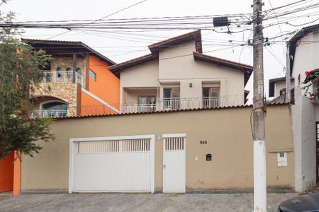 Casa à venda com 225m², 3 quartos e 5 vagas Casa à venda com 225m², 3 quartos e 5 vagasFachada