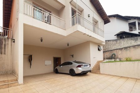 Casa à venda com 225m², 3 quartos e 5 vagas Casa à venda com 225m², 3 quartos e 5 vagasGaragem