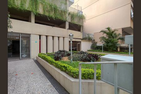 Apartamento à venda com 76m², 2 quartos e 1 vaga Apartamento à venda com 76m², 2 quartos e 1 vagaFachada e portaria