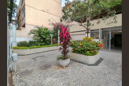 Apartamento à venda com 76m², 2 quartos e 1 vaga Apartamento à venda com 76m², 2 quartos e 1 vagaFachada e portaria