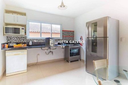 Casa de condomínio à venda com 235m², 3 quartos e 4 vagas