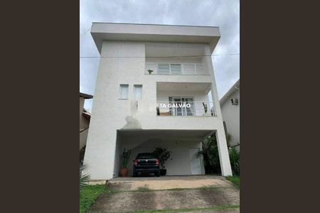 Casa de condomínio à venda com 235m², 3 quartos e 4 vagas