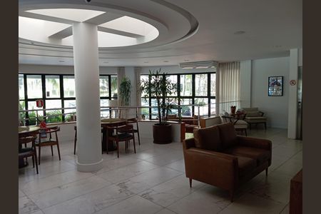 Hall de entrada de apartamento para alugar com 2 quartos, 133m² em Barra da Tijuca, Rio de Janeiro
