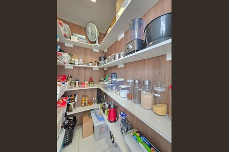 Apartamento à venda com 270m², 4 quartos e 4 vagas Apartamento à venda com 270m², 4 quartos e 4 vagasDespensa