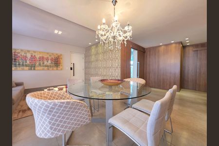Apartamento à venda com 270m², 4 quartos e 4 vagas Apartamento à venda com 270m², 4 quartos e 4 vagasSala
