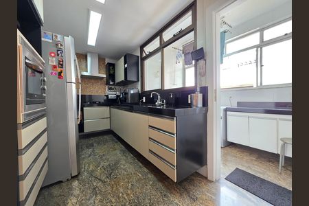 Apartamento à venda com 270m², 4 quartos e 4 vagas Apartamento à venda com 270m², 4 quartos e 4 vagasCozinha