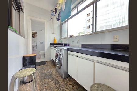 Apartamento à venda com 270m², 4 quartos e 4 vagas Apartamento à venda com 270m², 4 quartos e 4 vagasÁrea de Serviço e banheiro de Serviço