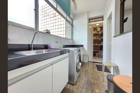 Apartamento à venda com 270m², 4 quartos e 4 vagas Apartamento à venda com 270m², 4 quartos e 4 vagasÁrea de Serviço e despensa