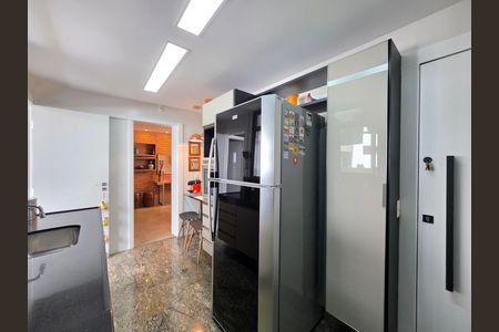 Apartamento à venda com 270m², 4 quartos e 4 vagas Apartamento à venda com 270m², 4 quartos e 4 vagasCozinha