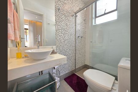 Apartamento à venda com 270m², 4 quartos e 4 vagas Apartamento à venda com 270m², 4 quartos e 4 vagasBanheiro da Suíte 4