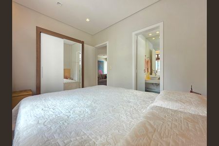 Apartamento à venda com 270m², 4 quartos e 4 vagas Apartamento à venda com 270m², 4 quartos e 4 vagasQuarto Suíte 4