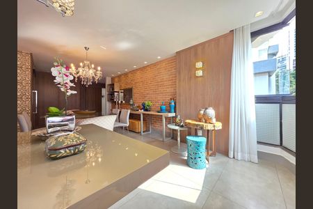 Apartamento à venda com 270m², 4 quartos e 4 vagas Apartamento à venda com 270m², 4 quartos e 4 vagasSala