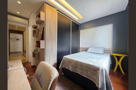 Apartamento à venda com 270m², 4 quartos e 4 vagas Apartamento à venda com 270m², 4 quartos e 4 vagasQuarto Suíte 3