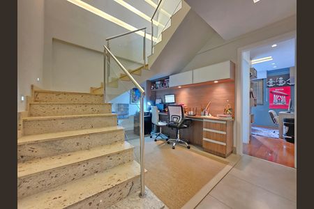 Apartamento à venda com 270m², 4 quartos e 4 vagas Apartamento à venda com 270m², 4 quartos e 4 vagasEscritório