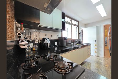 Apartamento à venda com 270m², 4 quartos e 4 vagas Apartamento à venda com 270m², 4 quartos e 4 vagasCozinha