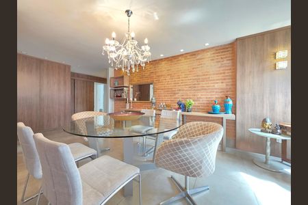 Apartamento à venda com 270m², 4 quartos e 4 vagas Apartamento à venda com 270m², 4 quartos e 4 vagasSala