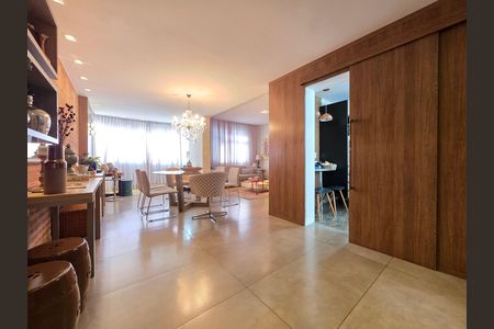 Apartamento à venda com 270m², 4 quartos e 4 vagas Apartamento à venda com 270m², 4 quartos e 4 vagasSala