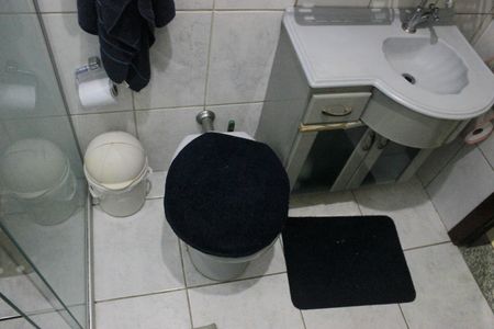 Casa à venda com 188m², 3 quartos e 2 vagasBanheiro social