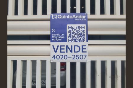 Casa à venda com 188m², 3 quartos e 2 vagas Casa à venda com 188m², 3 quartos e 2 vagasFachada do imóvel com placa QuintoAndar
