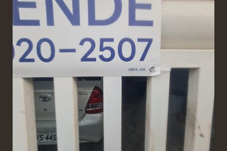 Casa à venda com 188m², 3 quartos e 2 vagas Casa à venda com 188m², 3 quartos e 2 vagasFachada do imóvel com placa QuintoAndar