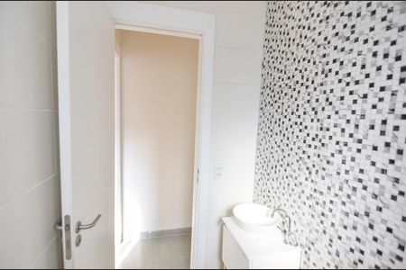 Banheiro de apartamento à venda com 2 quartos, 47m² em Sampaio, Rio de Janeiro