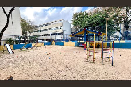 Apartamento para alugar com 65m², 2 quartos e 1 vaga Apartamento para alugar com 65m², 2 quartos e 1 vagaÁrea comum - Playground