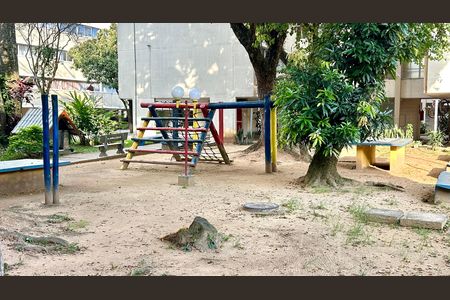 Apartamento para alugar com 65m², 2 quartos e 1 vaga Apartamento para alugar com 65m², 2 quartos e 1 vagaÁrea comum - Playground
