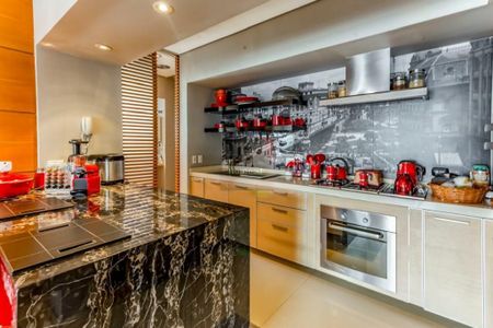 Apartamento à venda com 3 quartos, 193m² em Moema, São Paulo