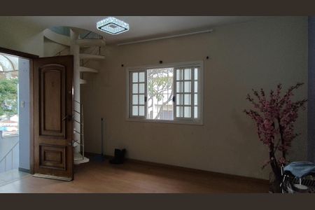 Casa para alugar com 300m², 4 quartos e 3 vagas
