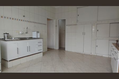 Casa para alugar com 300m², 4 quartos e 3 vagas