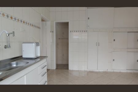 Casa para alugar com 300m², 4 quartos e 3 vagas