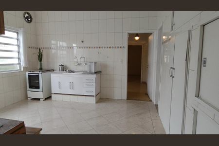 Casa para alugar com 300m², 4 quartos e 3 vagas